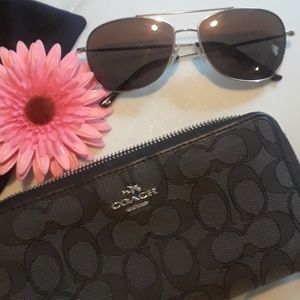 Tommy Hilfiger Aviator sunglasses